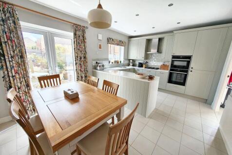 Kitchen / Breakfast Room