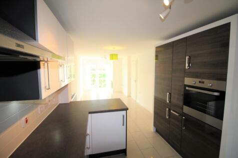 Kitchen (ground floor)