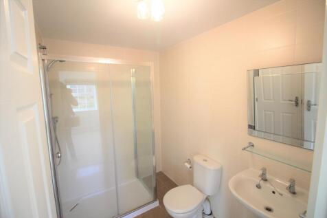 Jack &amp; Jill Ensuite (2nd Floor)