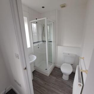 Ensuite (2nd Floor)