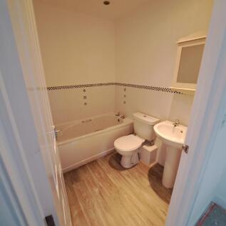 Bathroom (2nd Floor)