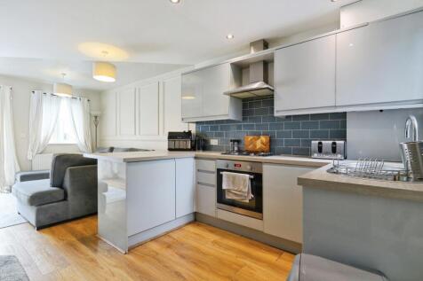 Kitchen/ Living Area
