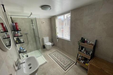 8-en-suite