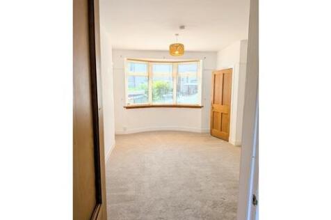 Lounge (reverse angle)