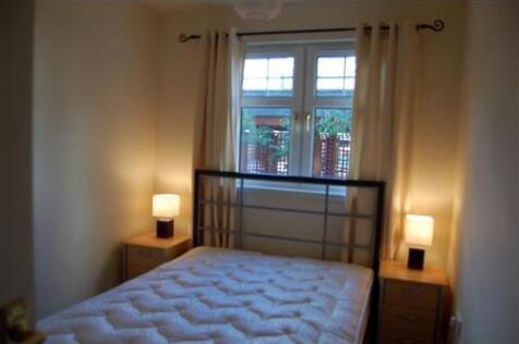 22-1 Duff Street Bed2.JPG