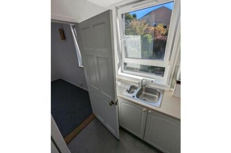 Kitchen 1.jpg