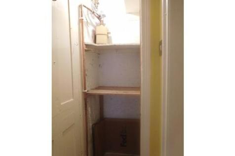 cupboard hallway - gas meter.JPG