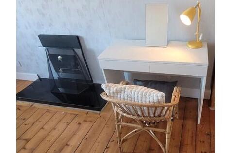 bedroom dressing table.jpg