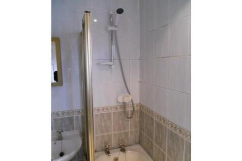 55 Cuikenburn bathroom.jpg