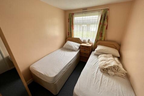 Bedroom 2.JPEG