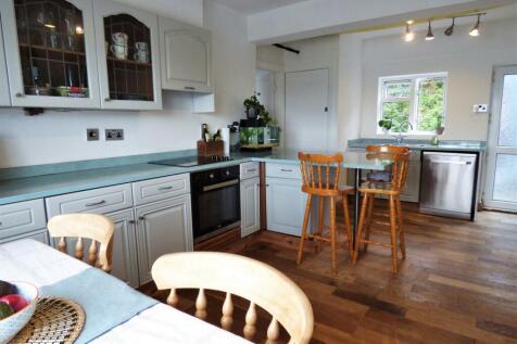 Kitchen 2.JPG