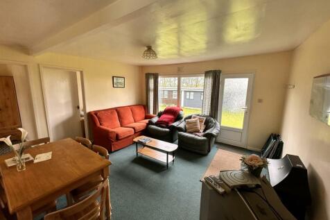 Lounge 2.JPEG