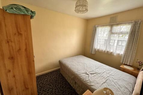 Bedroom 1.JPEG