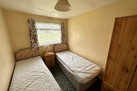 Bedroom 2.JPEG