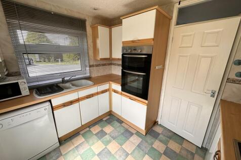 Kitchen 2.JPEG