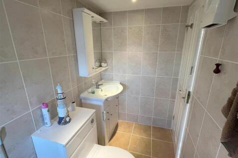 Shower Room.jpg