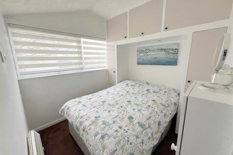 Bedroom One.jpg