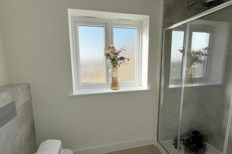 Ensuite Shower Room.jpg