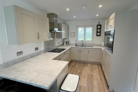 Kitchen 2.jpg