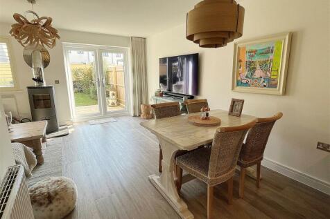 Dining Area.jpg
