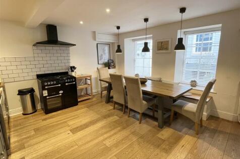 Dining Area.jpg