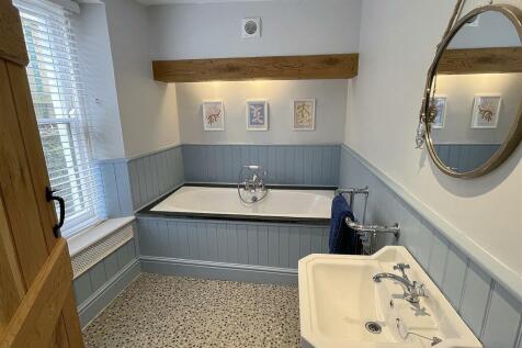 Bathroom.jpg