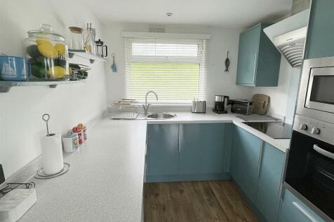 Kitchen 2.jpg