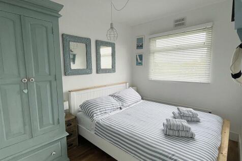 Bedroom One.jpg