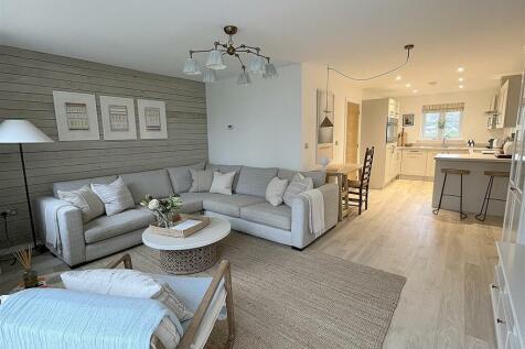 Sitting Room to Kitchen.jpg