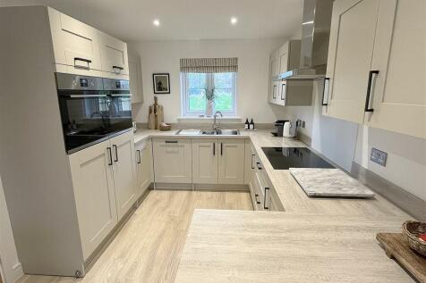 Kitchen 2.jpg