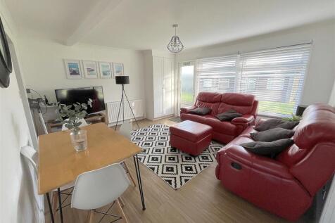 Lounge 2.jpg