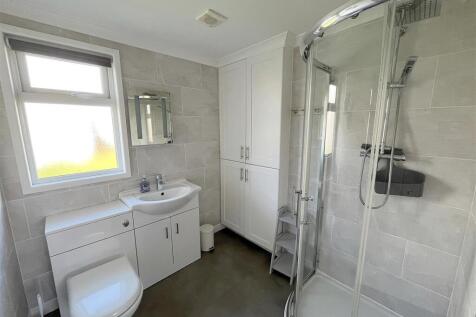 Shower Room.jpg