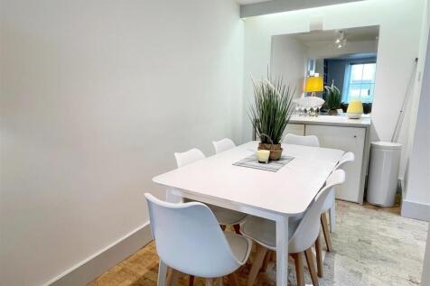 Dining Area.jpg