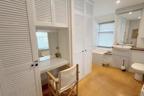 Dressing Area.jpg