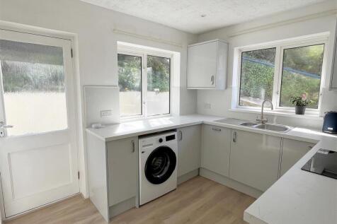 Kitchen 2.jpg