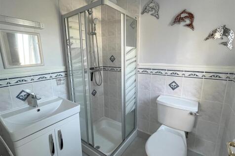 Ensuite Shower Room.jpg
