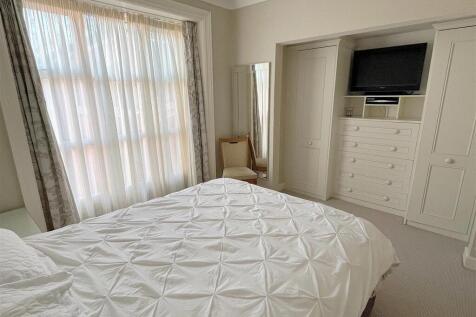 Bedroom One.jpg