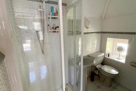 Shower Room.jpg