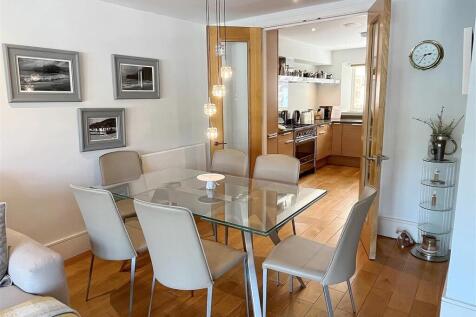 Dining Area.jpg