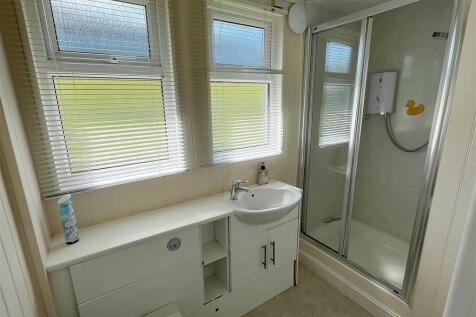 Shower Room.jpg