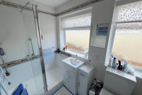 Shower Room.jpg
