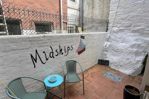Courtyard.jpg