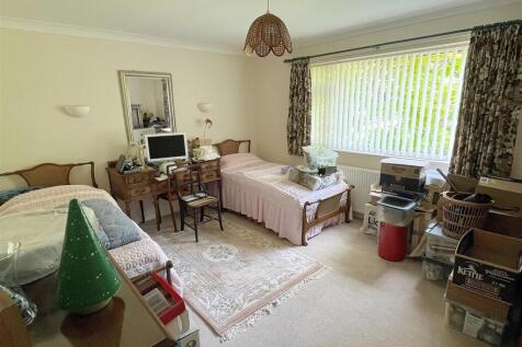 Bedroom One.jpg