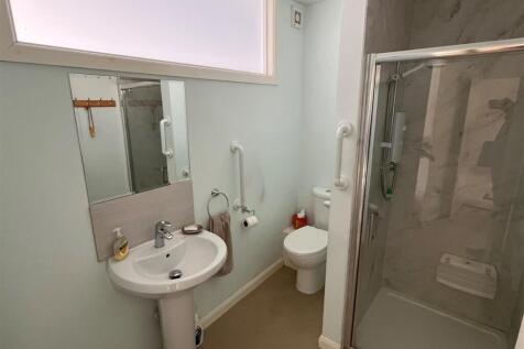 Shower Room.jpg