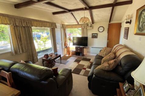 Living Area 2.jpg