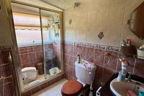Shower Room.jpg