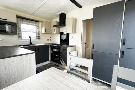 Kitchen 2.jpg