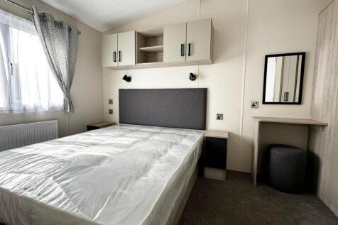 Bed 1.jpg