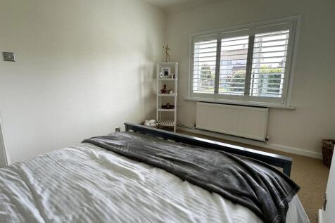 Bed 2.jpg