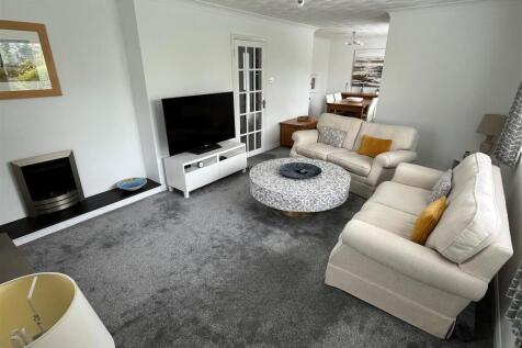 Lounge 3.jpg